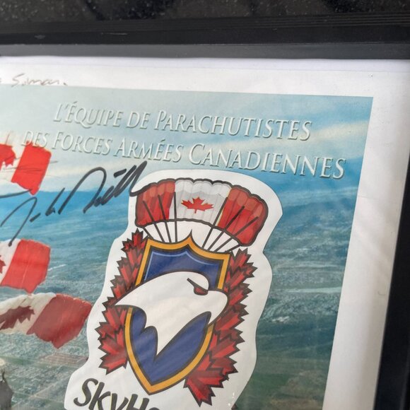 Skyhawks Canadian Armed Forces Parachute Team Framed Signed Picture 2015 - Picture 8 of 9